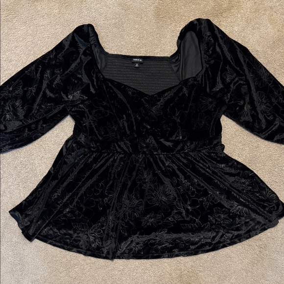 Torrid Black Velvet Floral Blouse - Picture 1 of 8